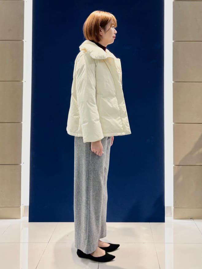 まいこさんの「INDIVI｜【撥水／洗える／デザイン衿】ステッチレス ショートダウンコート」を使ったコーディネート