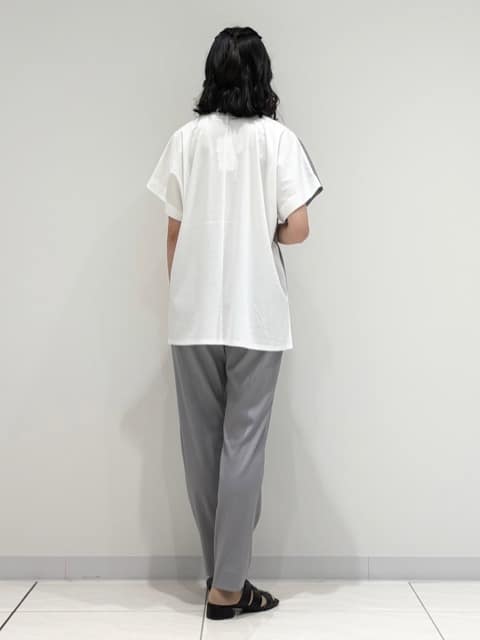 kayoさんの「INDIVI｜【洗える／汗ジミ防止】バイカラー＆アシメヘム Tシャツ」を使ったコーディネート