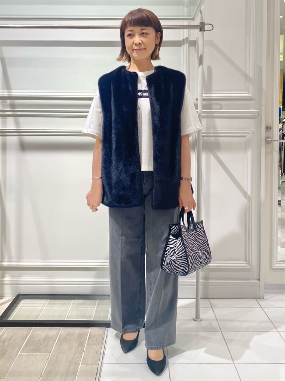 AKKOさんの「UNTITLED｜【コットン100/ゆったり/ショート丈/洗える】ベロアロゴTシャツ」を使ったコーディネート