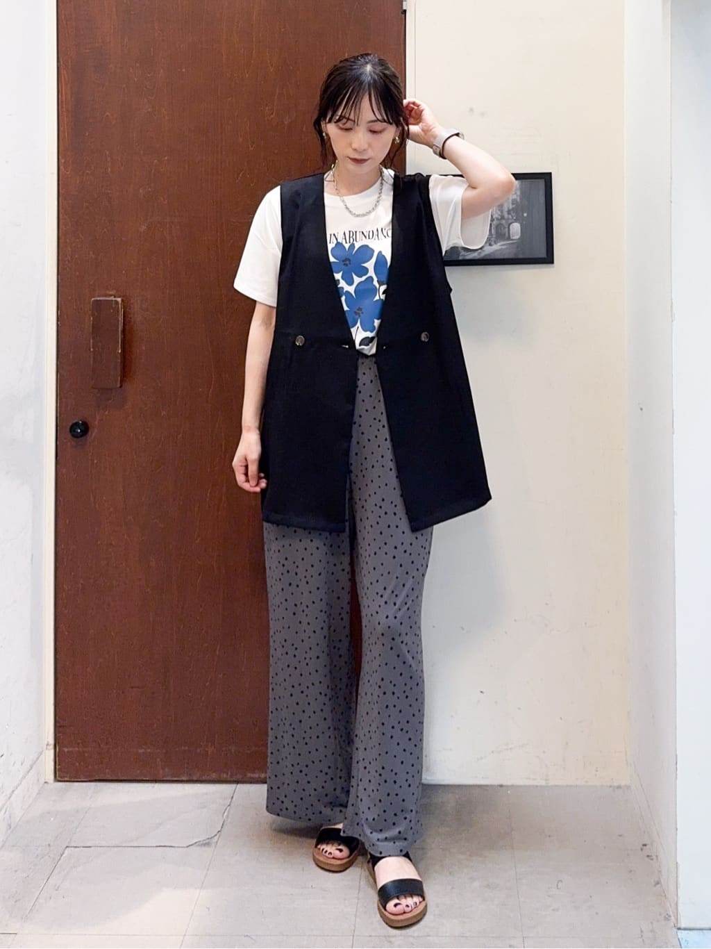 𝐇𝐢𝐫𝐨𝐦𝐢さんの「SHOO･LA･RUE｜【S-LL/ひんやり/汗ジミ軽減/UVカット】グラフィックアソートTシャツ」を使ったコーディネート