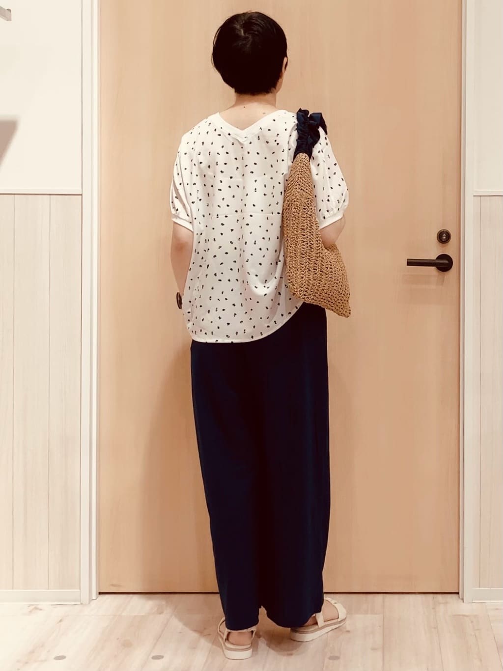 ノンさんの「SHOO･LA･RUE｜◆くしゅくしゅデザインが大人の抜け感をプラスする ギャザーベルトサンダル」を使ったコーディネート