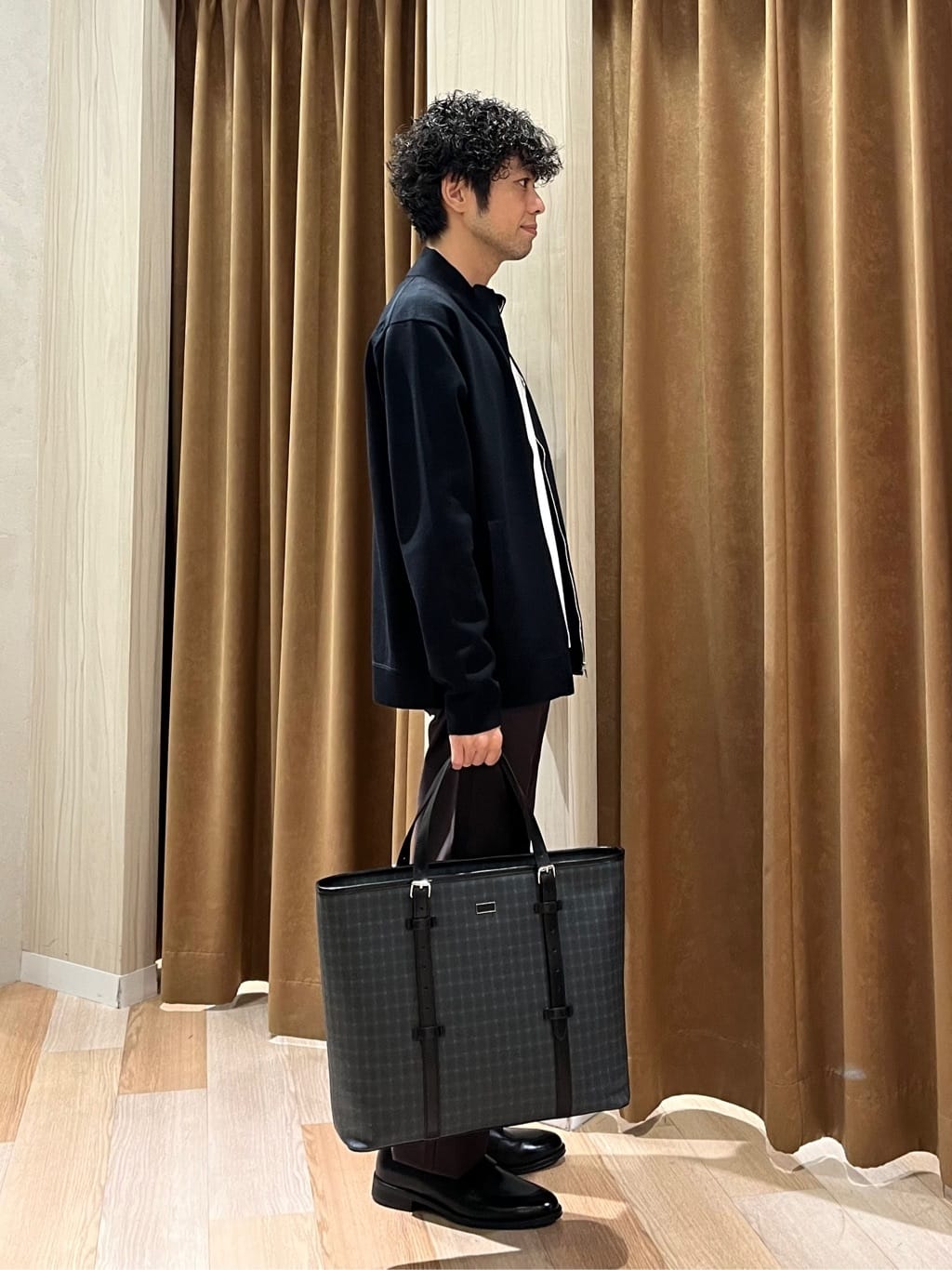 URAさんの「TAKEO KIKUCHI｜【Made in JAPAN】播州織 ストレッチ パンツ」を使ったコーディネート