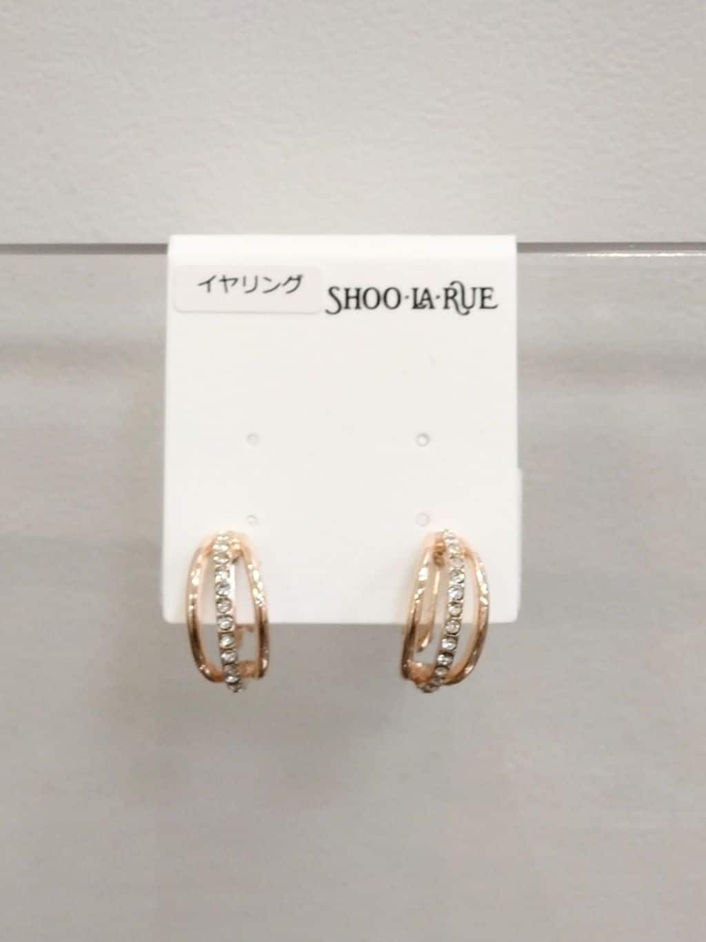 yuzuyamamaさんの「SHOO･LA･RUE｜◆【セレモニー】ビジューレーンハーフループイヤーアクセ」を使ったコーディネート