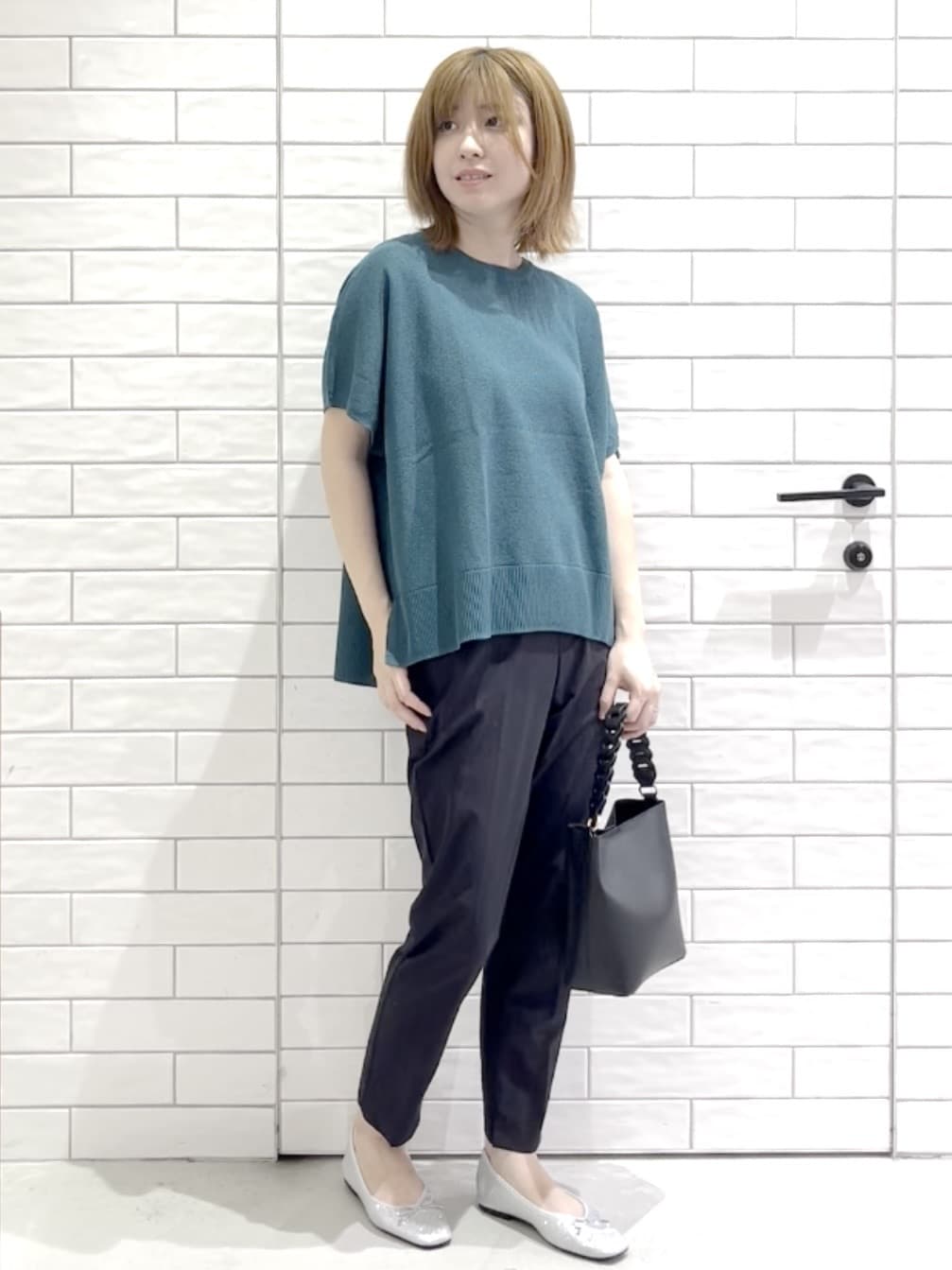 しおりさんの「OPAQUE.CLIP｜《5色展開／S-LLサイズ》リラクシーメッシュニット【洗濯機洗い可】」を使ったコーディネート