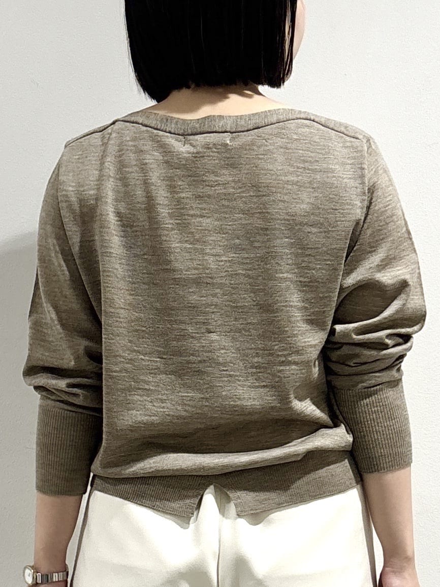 モエカさんの「UNTITLED｜【アンサンブル可/洗える】シルクウールカシミヤ ドルマンスリーブニット」を使ったコーディネート