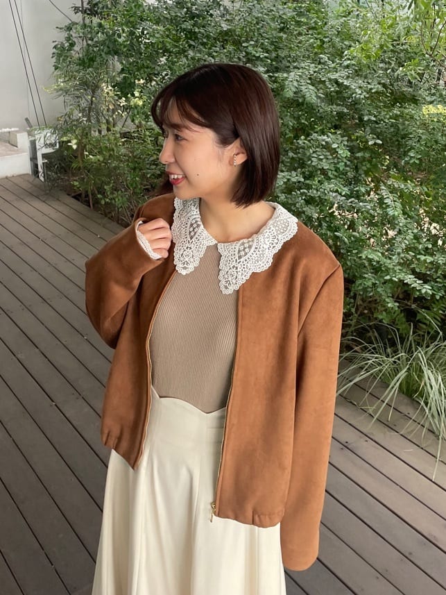 abeさんの「Couture brooch｜【通勤・大人上品】スエード調ダンボール ノーカラージャケット」を使ったコーディネート