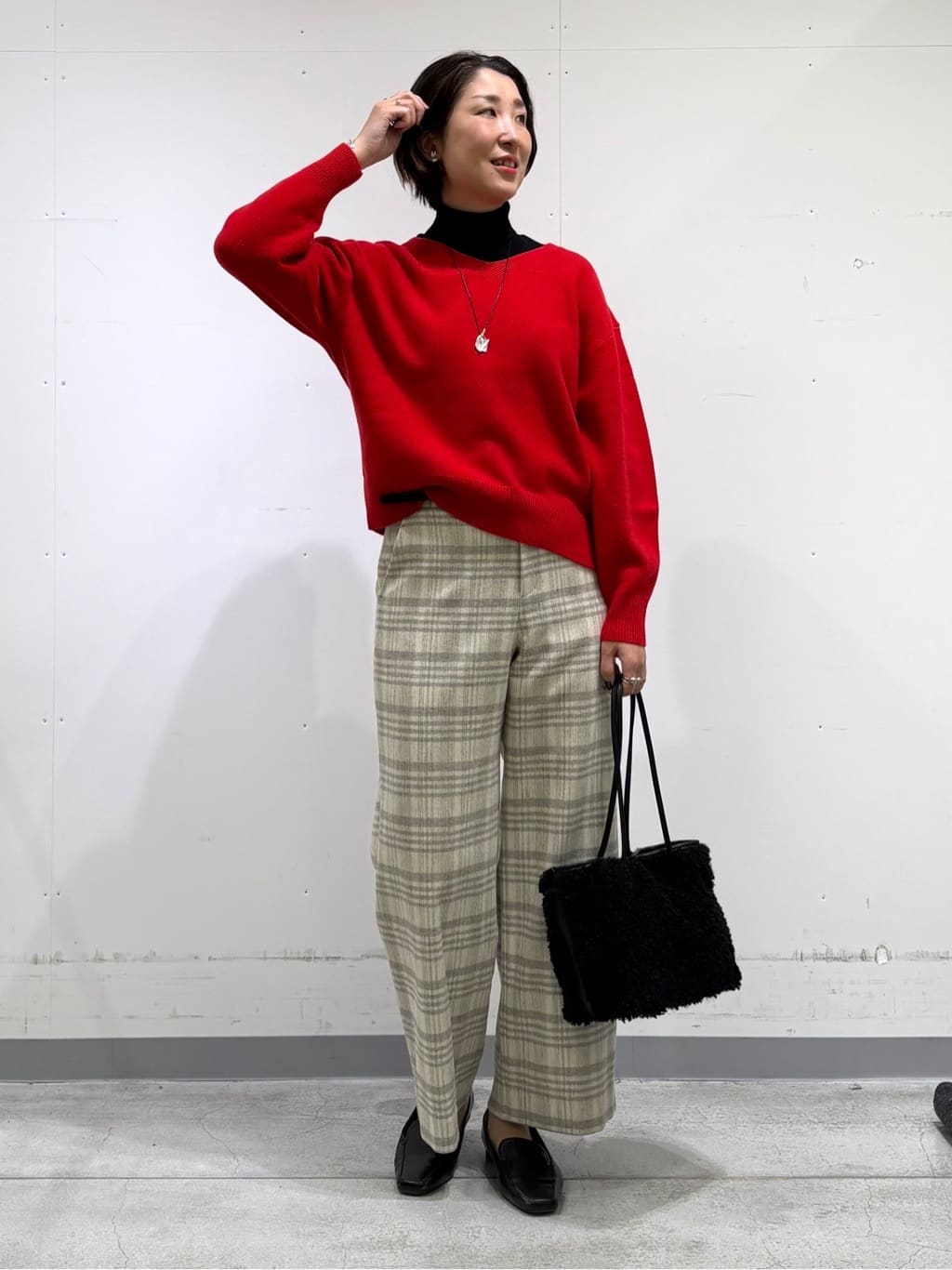 yuriさんの「INDIVI｜【洗える／毛玉になりにくい】エクストラファインウール リブタートルニット」を使ったコーディネート