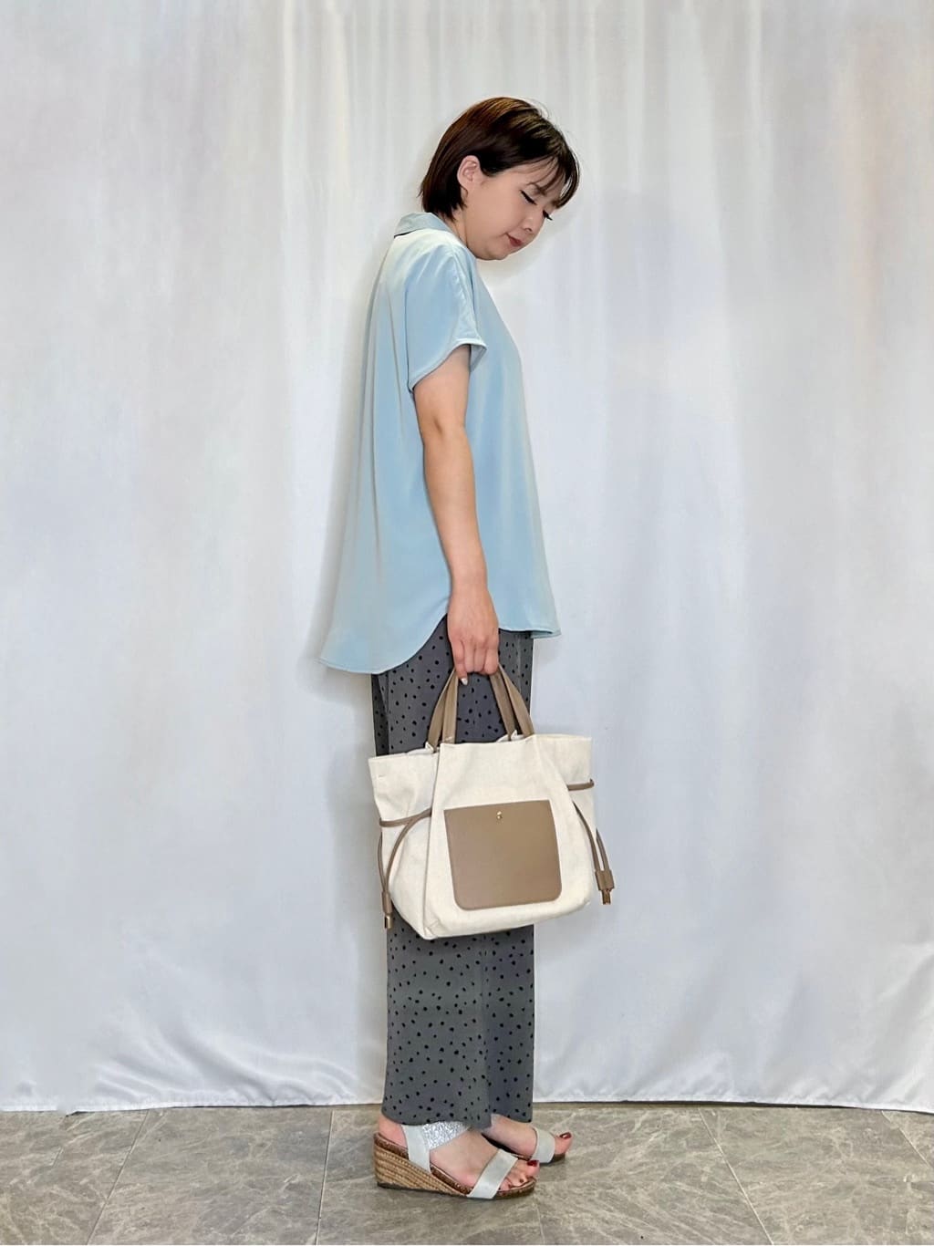 ネリさんの「SHOO･LA･RUE｜【洗える/S-LL/プチプラ】さらっとすっきりきれい見え スキッパーブラウス」を使ったコーディネート