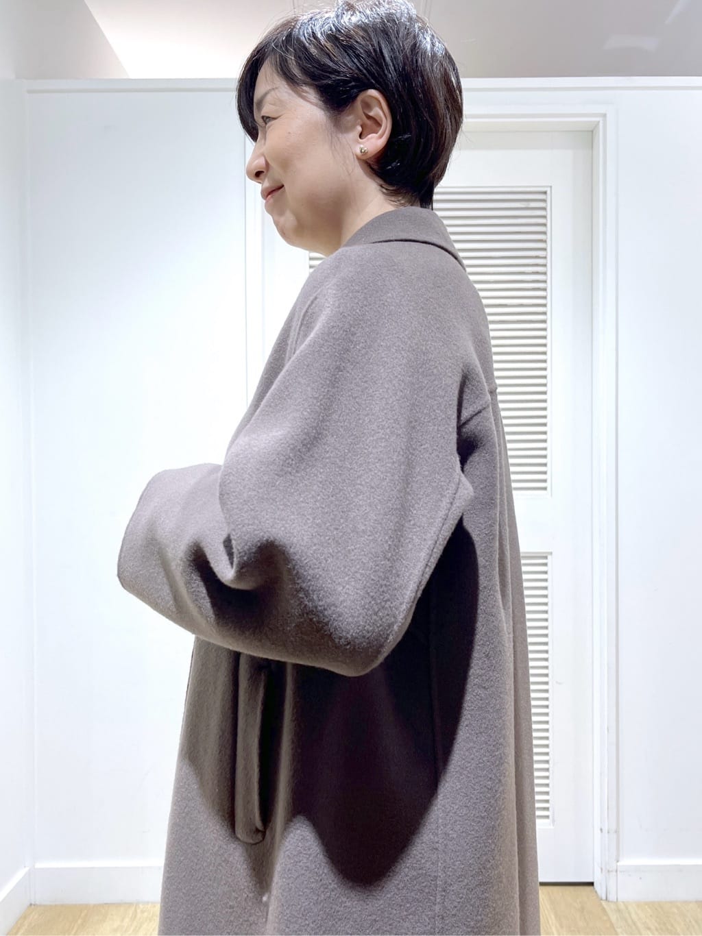 Miyazakiさんの「Dessin｜ウールカシミヤVネック」を使ったコーディネート