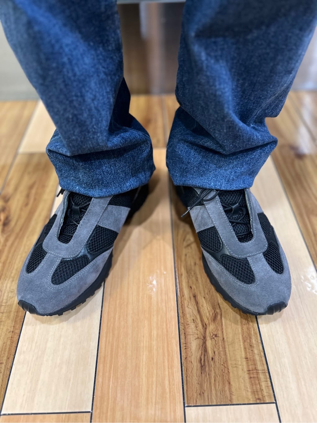 yutoさんの「TAKEO KIKUCHI｜【モンスターストレッチ】日本製 ウォッシュド デニムパンツ」を使ったコーディネート