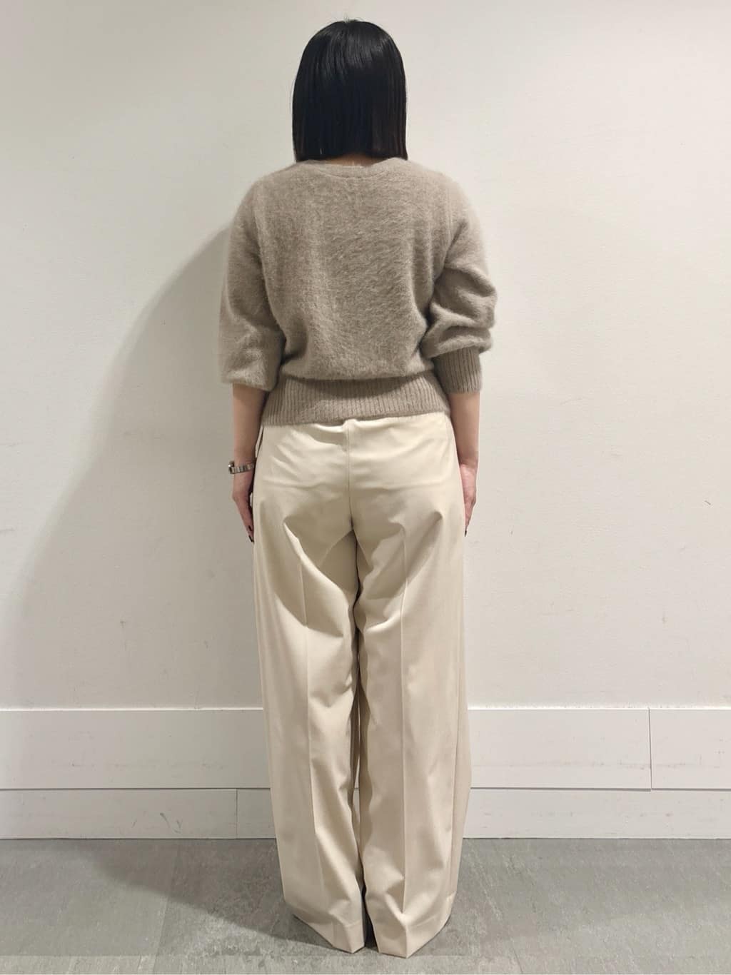 モエカさんの「UNTITLED｜【ふわふわニット/前後2WAY】フォックスカシミヤカーディガン」を使ったコーディネート