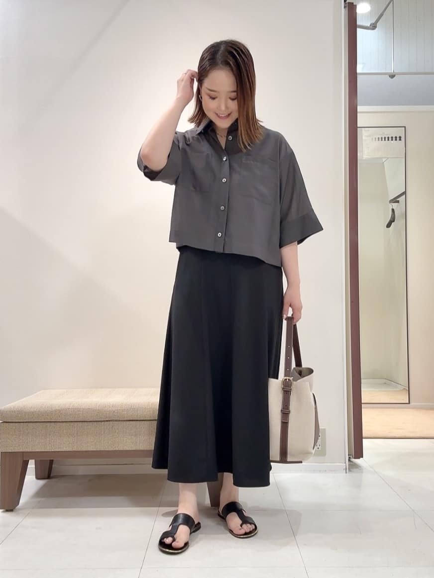 YUIさんの「UNTITLED｜【前開き/洗える】ショート丈シアーシャツ」を使ったコーディネート