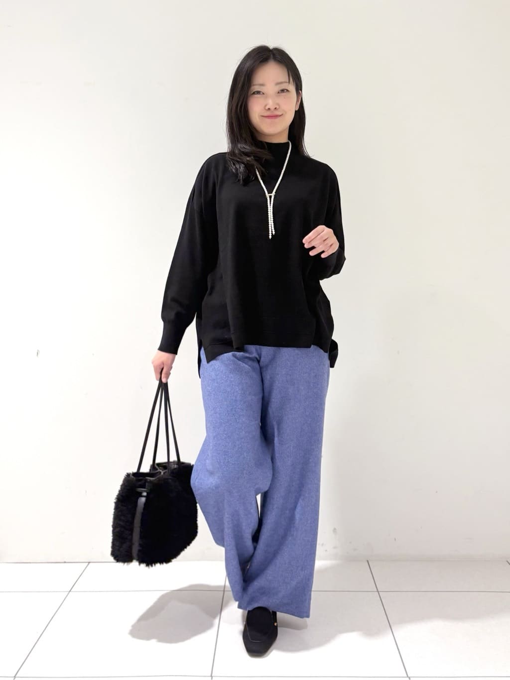 momokoさんの「INDIVI｜【洗える／毛玉になりにくい】エクストラファインウール ハイネックニット」を使ったコーディネート