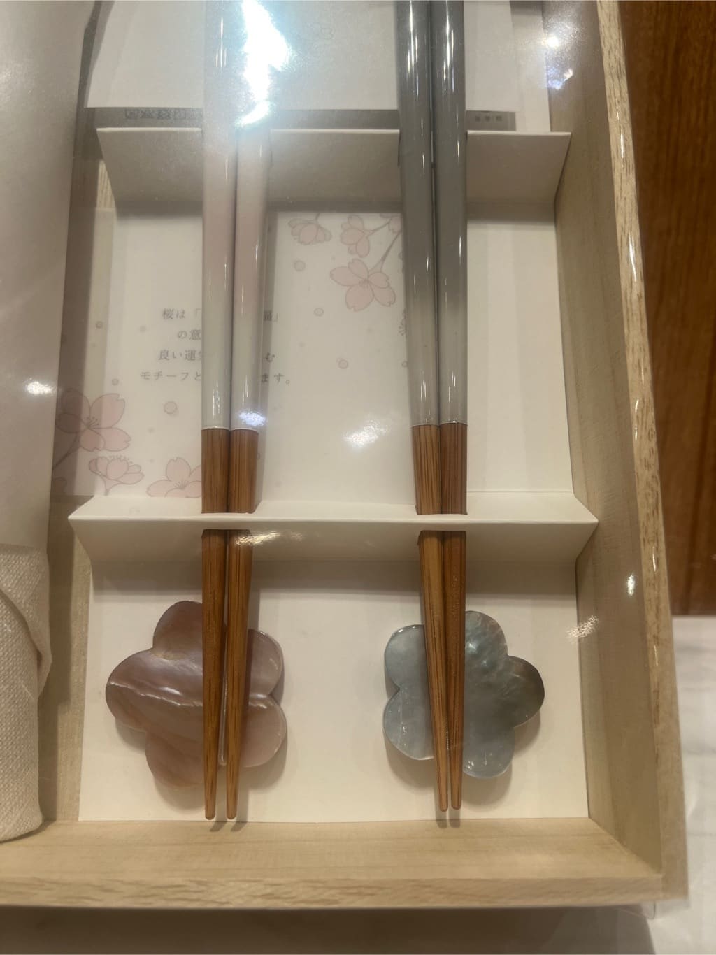 アリオ川口さんの「212 KITCHEN STORE｜ペア箸＆箸置きセット さくら」を使ったコーディネート