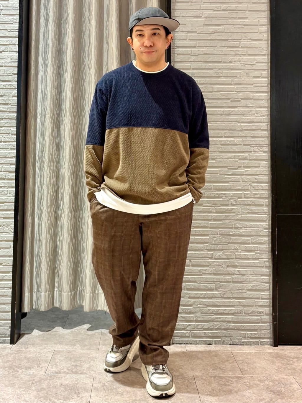 Pーyamaさんの「THE SHOP TK｜バイカラー モール風長袖Tシャツ」を使ったコーディネート