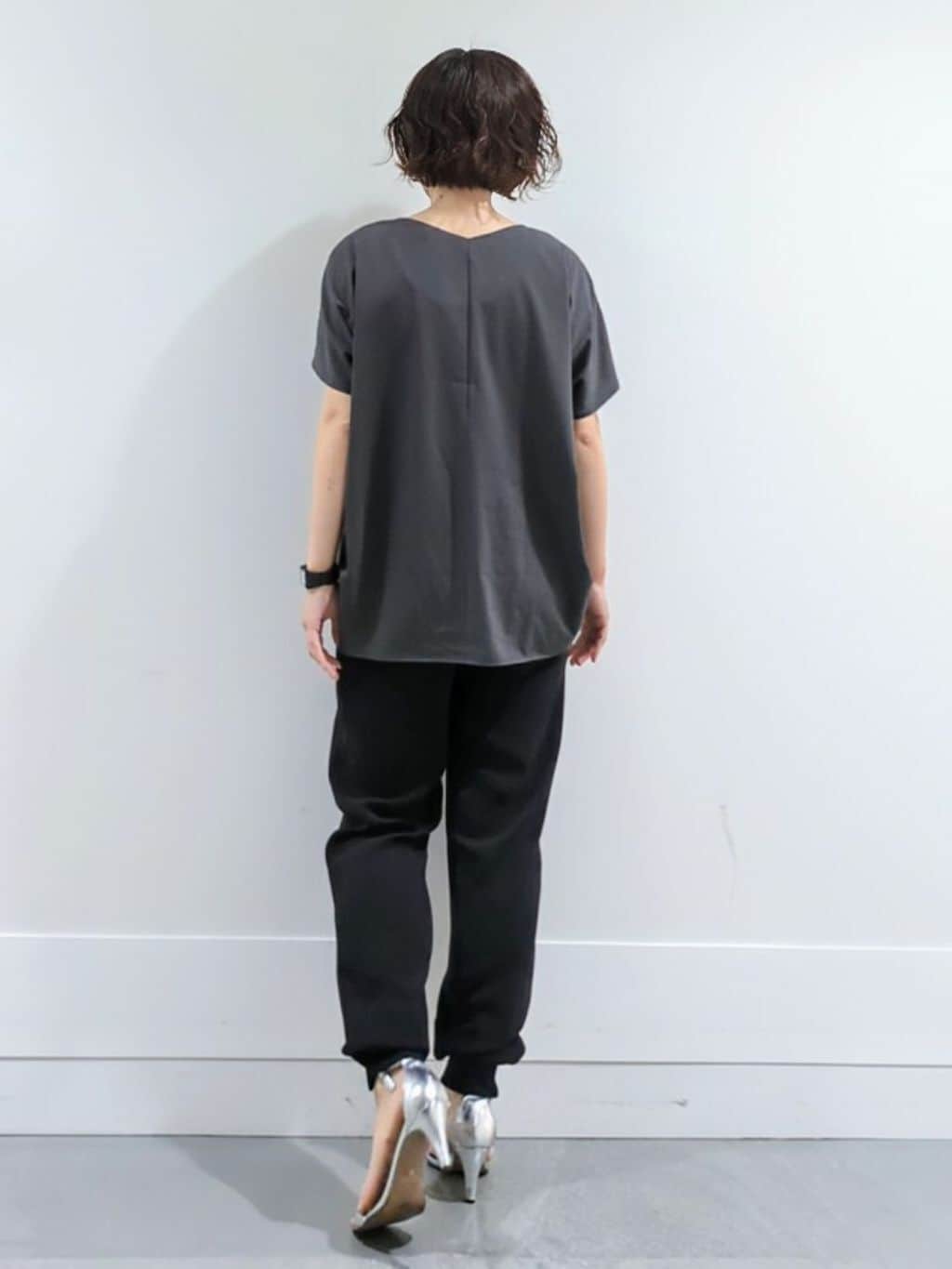 ミズタさんの「UNTITLED｜【接触冷感/洗える】Vネックコットンプルオーバー」を使ったコーディネート