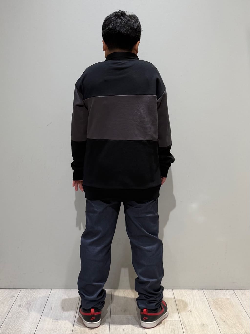 kuboさんの「THE SHOP TK｜【110-160】バイカラーラガー裏毛プルオーバー」を使ったコーディネート