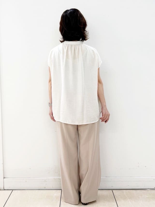 KIKIさんの「Reflect｜【二の腕さりげなくカバー】バンドカラーブラウス」を使ったコーディネート