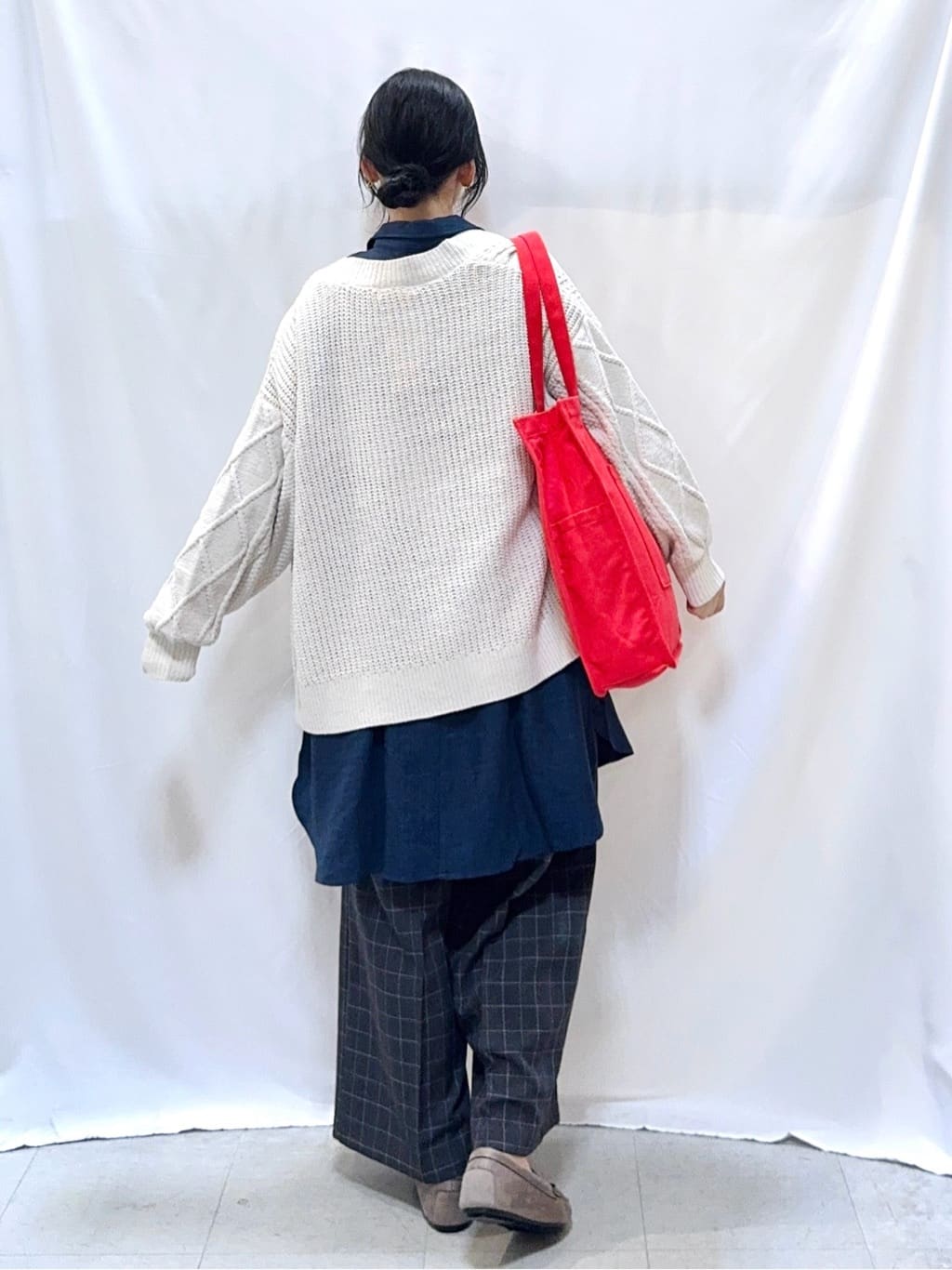 𝐇𝐢𝐫𝐨𝐦𝐢さんの「SHOO･LA･RUE｜【S-LL/体型カバー】さらっとしたタッチが魅力 デニムライクチュニック」を使ったコーディネート