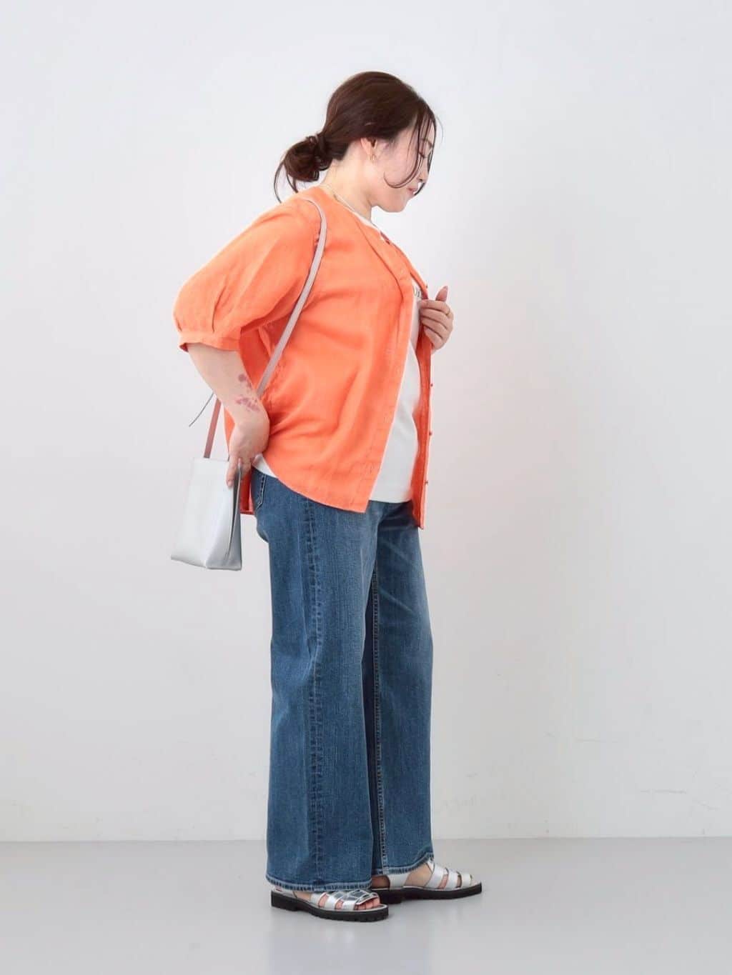 kaoさんの「INDIVI｜【褒められデニム】ワイドストレート デニムパンツ」を使ったコーディネート