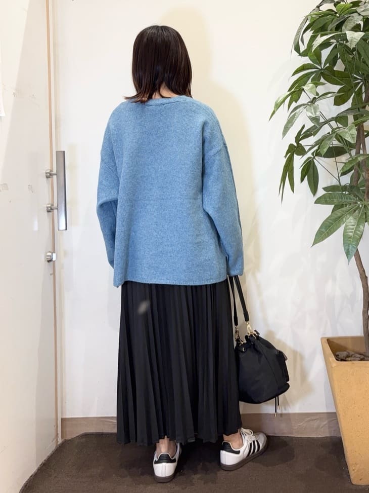 宗形さんの「SHOO･LA･RUE｜【洗濯機可】ふわっと軽く羽織れる オーバーサイズカーディガン」を使ったコーディネート