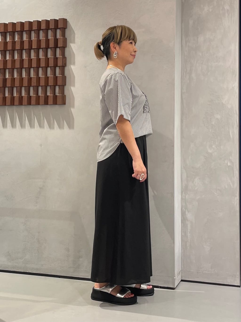 KOUさんの「INDIVI｜【洗える】胸元タックフリルブラウス」を使ったコーディネート