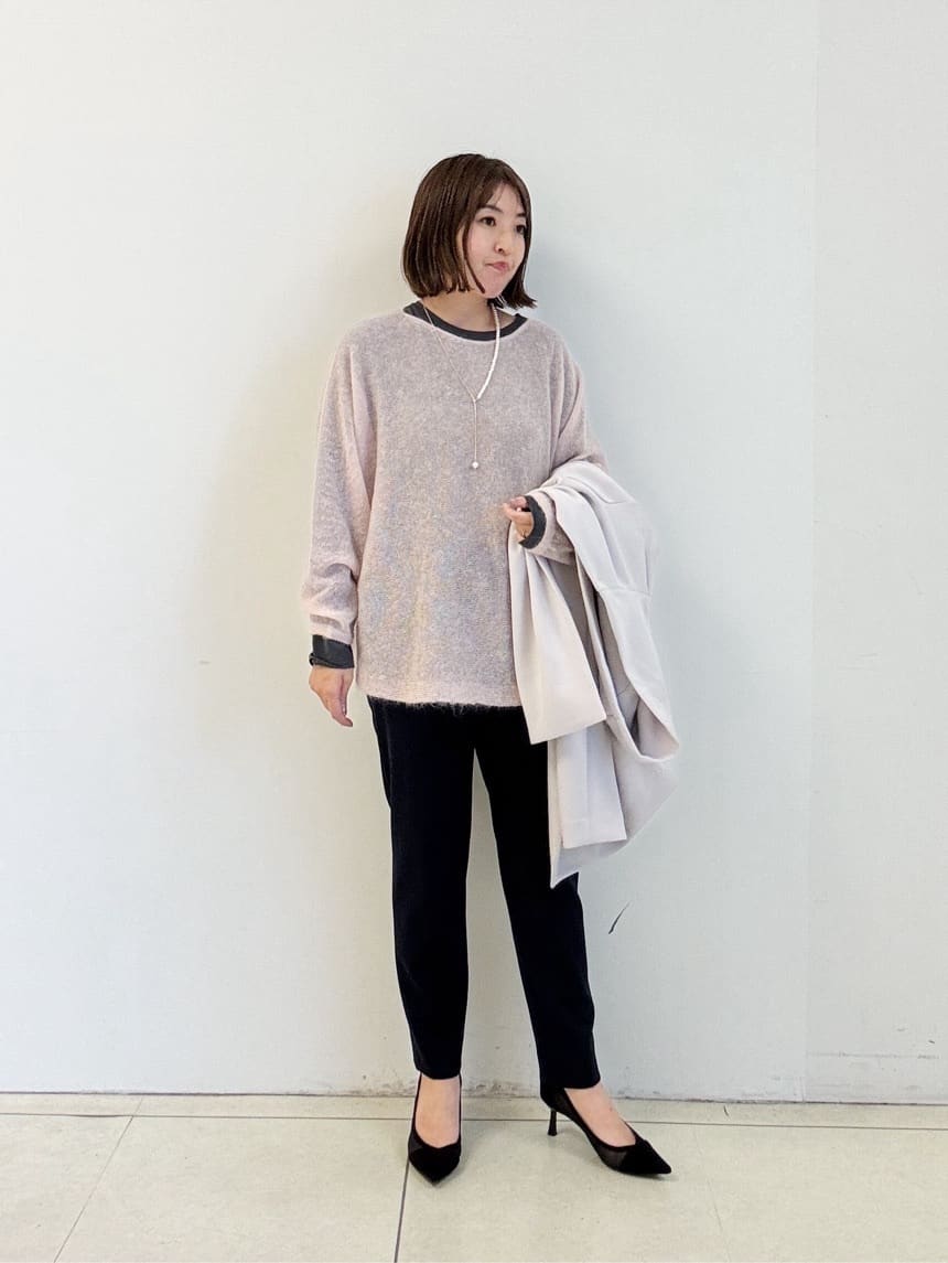 yoshiyaさんの「INDIVI｜人気NO.1【褒められパンツ／高ストレッチ／ウエストゴム】タックテーパードパンツ」を使ったコーディネート