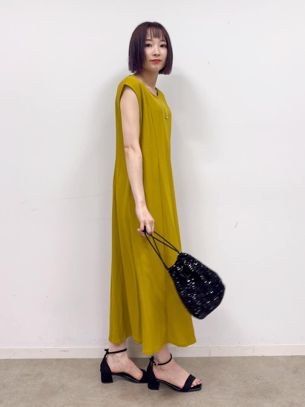 𝐜𝐡𝐢𝐤𝐚さんの「SHOO･LA･RUE｜【S-LL/ひんやり】切替ラインですっきりと 1枚で着られるロングワンピース」を使ったコーディネート
