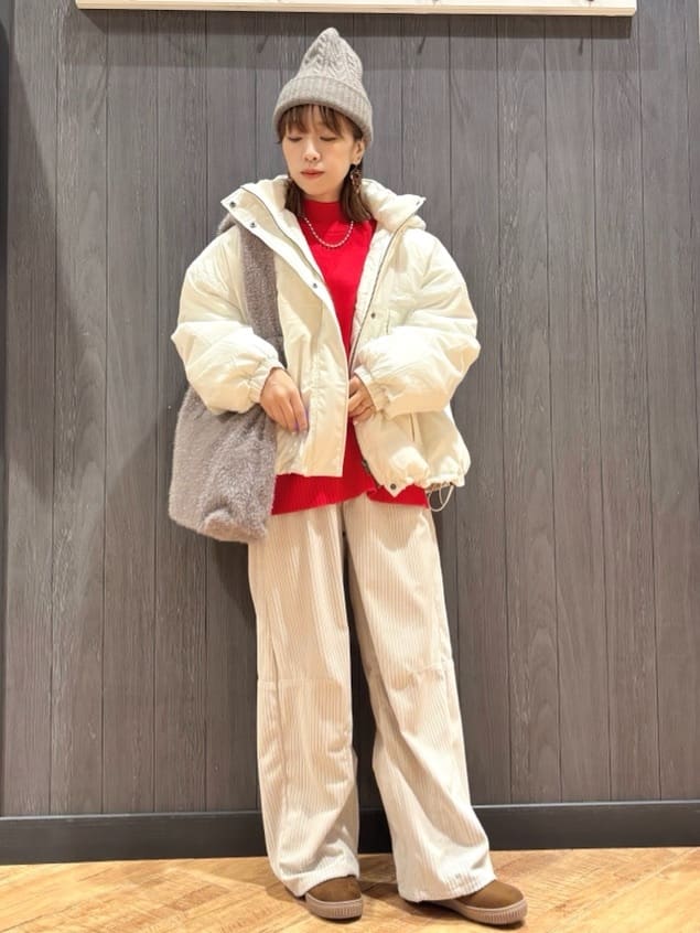 meiさんの「SHOO･LA･RUE｜【撥水/あったか】たっぷり着られる 中綿モンスターショートコート」を使ったコーディネート