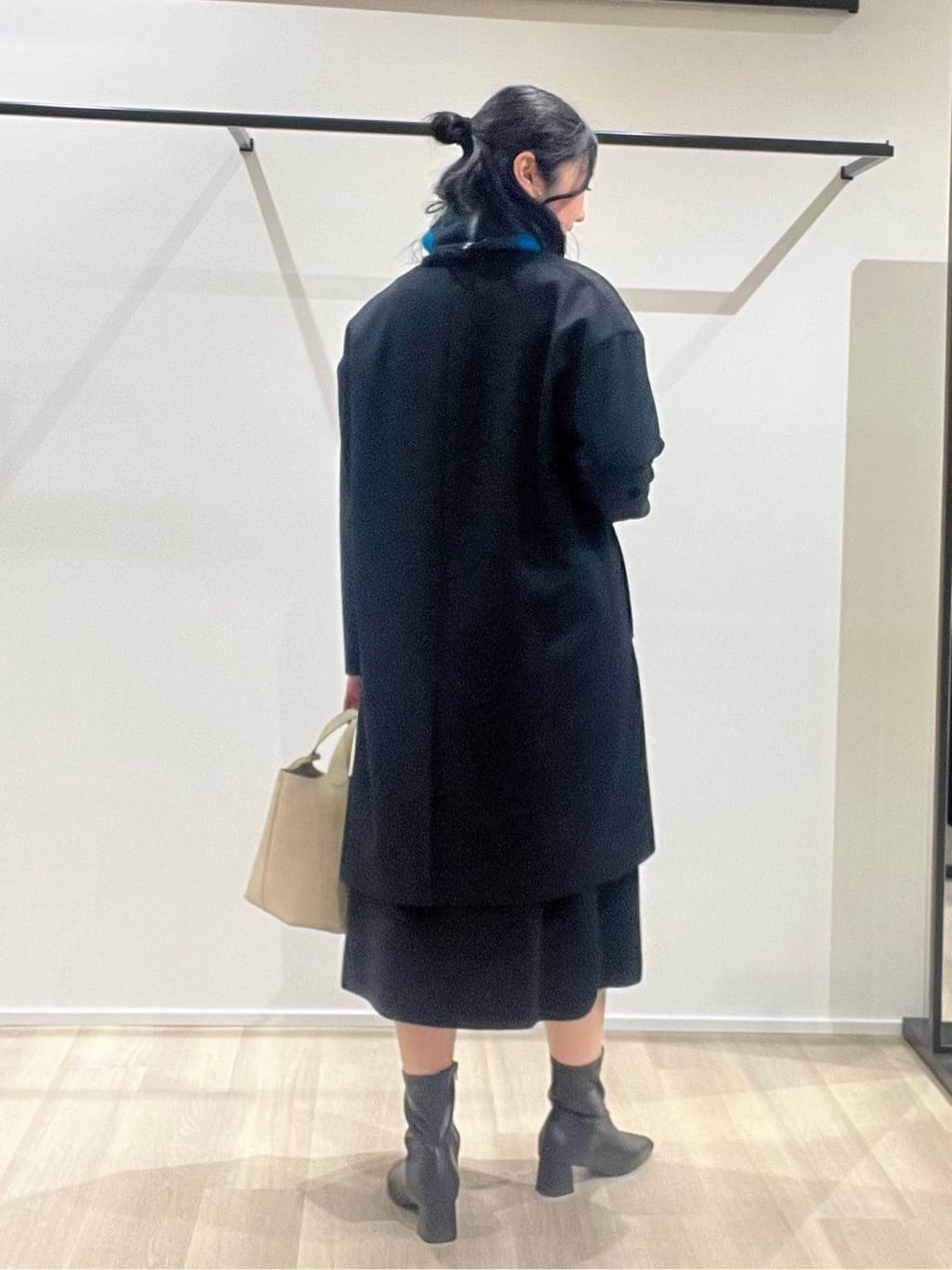 TOMOMIさんの「UNTITLED｜【ロング丈/ゆったりシルエット】テントライン ニットワンピース」を使ったコーディネート