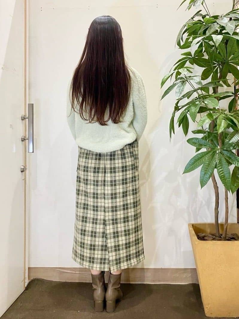 AYUMIさんの「SHOO･LA･RUE｜【S-LL】きらっと華やか ふんわりラメフェザーニット」を使ったコーディネート