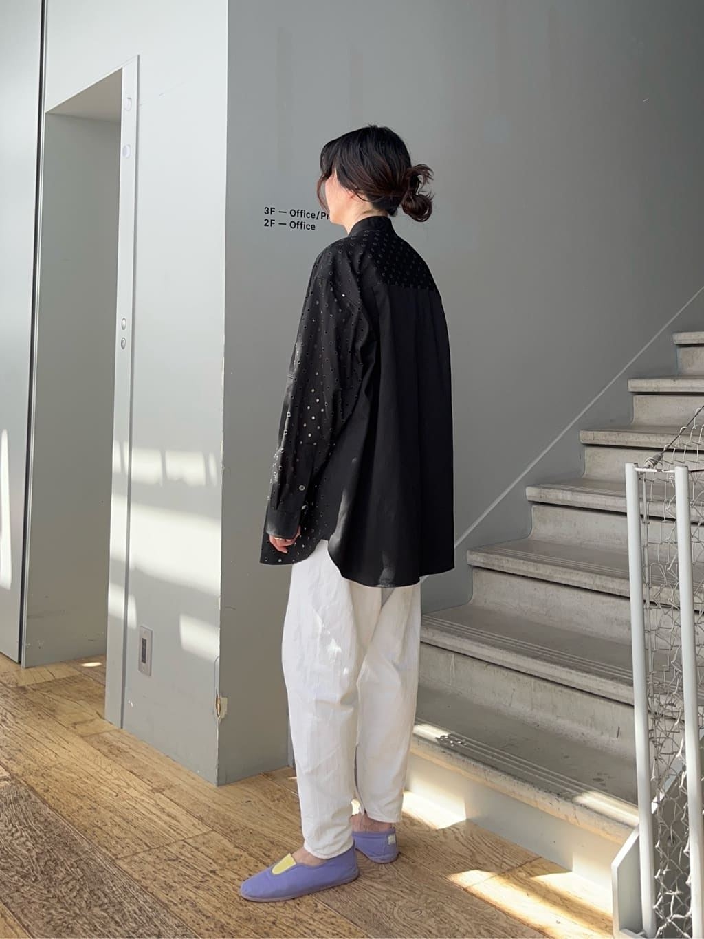 神野（jinno）さんの「TAKEO KIKUCHI｜ツイルオパールオーバーシャツ」を使ったコーディネート