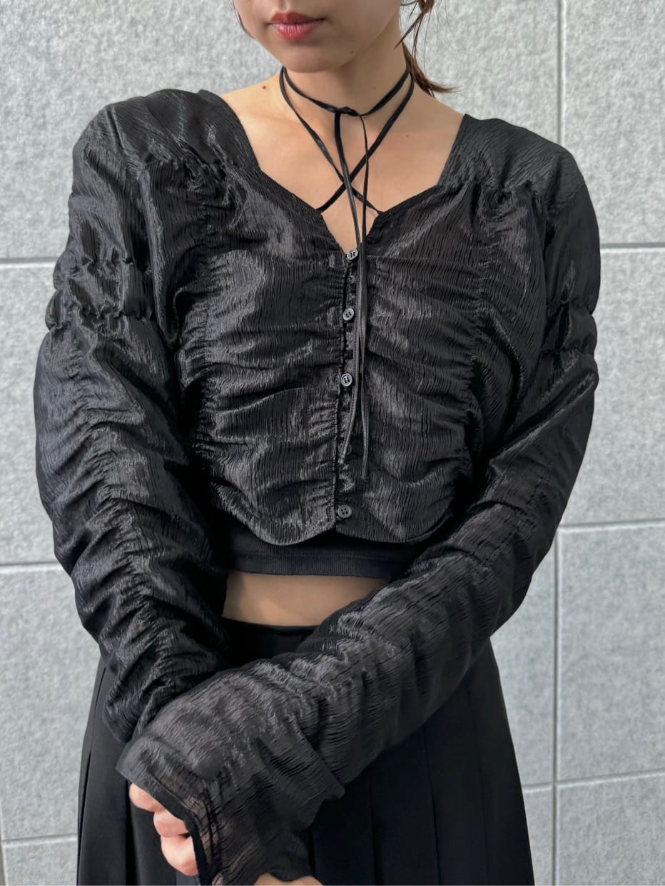 designer yukaさんの「CODE A｜gathered shiny blouse」を使ったコーディネート