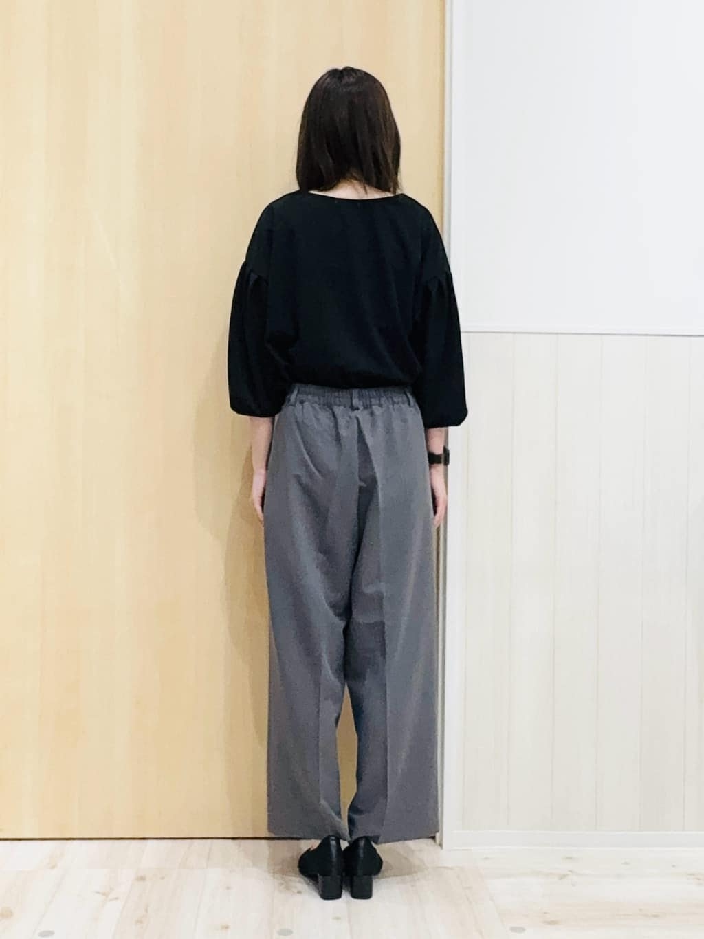 Naさんの「SHOO･LA･RUE｜【2点セット/7分袖】大人のきれい見え お袖タック入りアクセ付きトップス」を使ったコーディネート