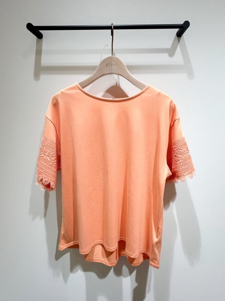 Yumeさんの「grove｜【洗える/二の腕カバー】上品なレースで叶える、きちんと見えの夏Tシャツ」を使ったコーディネート