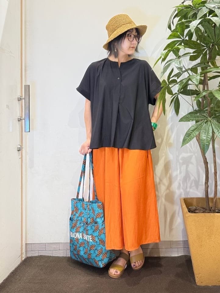misakiさんの「SHOO･LA･RUE｜【S-LL/裏地ひんやり】スカート見えで上品に マットサテンスカーチョ」を使ったコーディネート