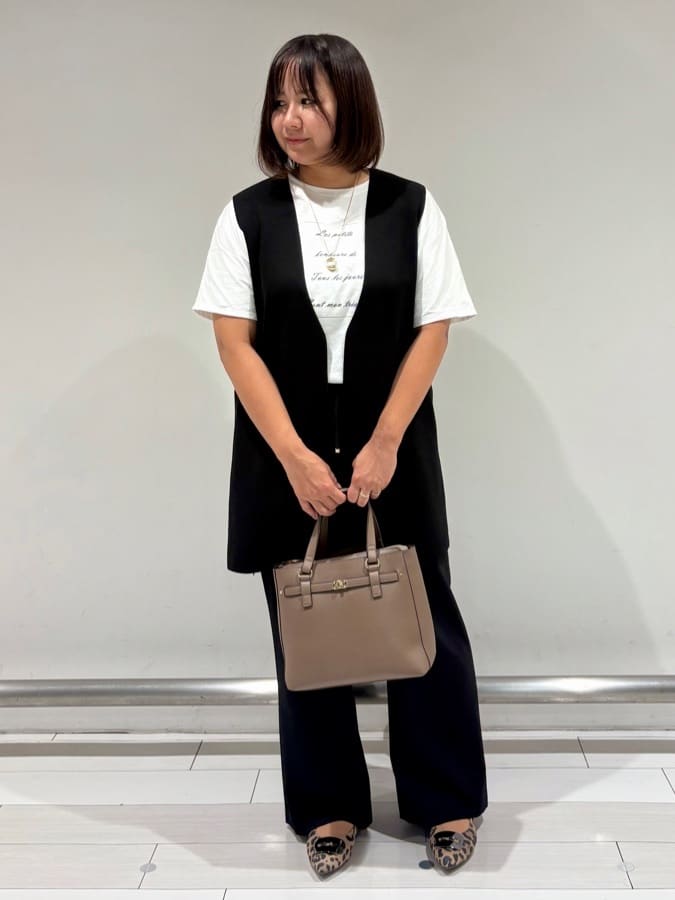 SAEさんの「Reflect｜ドライタッチニットベスト」を使ったコーディネート