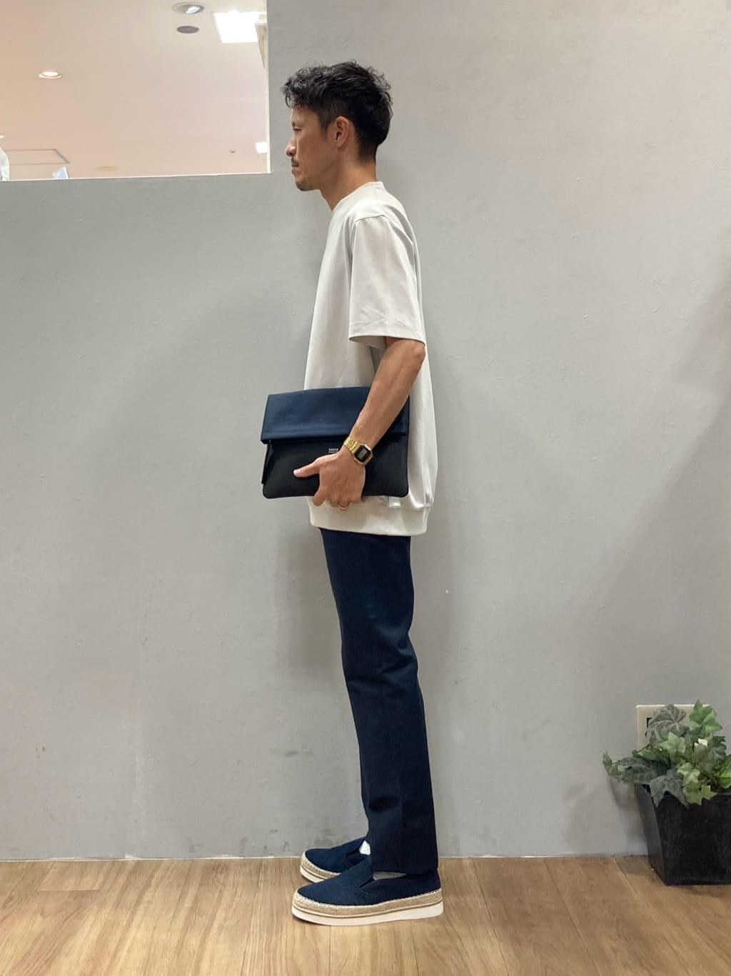 シュンさんの「TAKEO KIKUCHI｜【抗菌防臭／5サイズ展開】ハイゲージポンチ Tシャツ」を使ったコーディネート