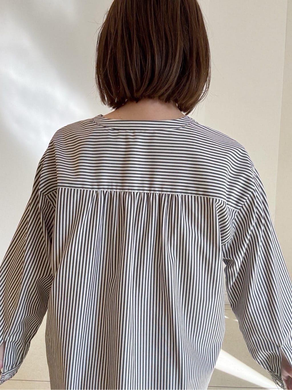 yoshiyaさんの「INDIVI｜【褒められパンツ/ウール混】スティックパンツ」を使ったコーディネート