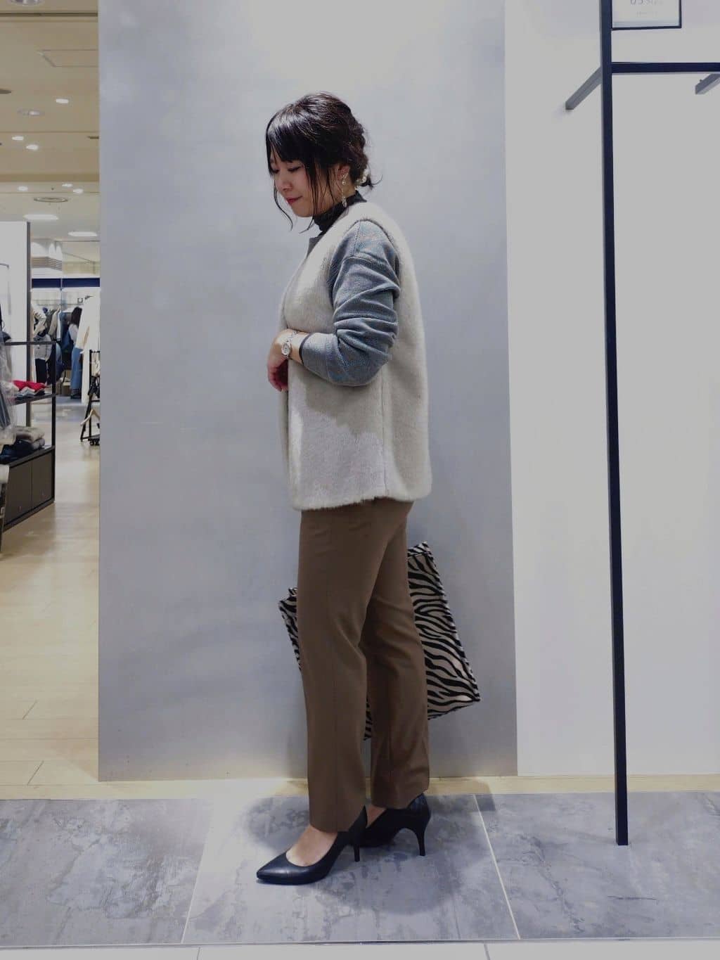 TOMOMIさんの「INDIVI｜デザインリング ショートネックレス」を使ったコーディネート