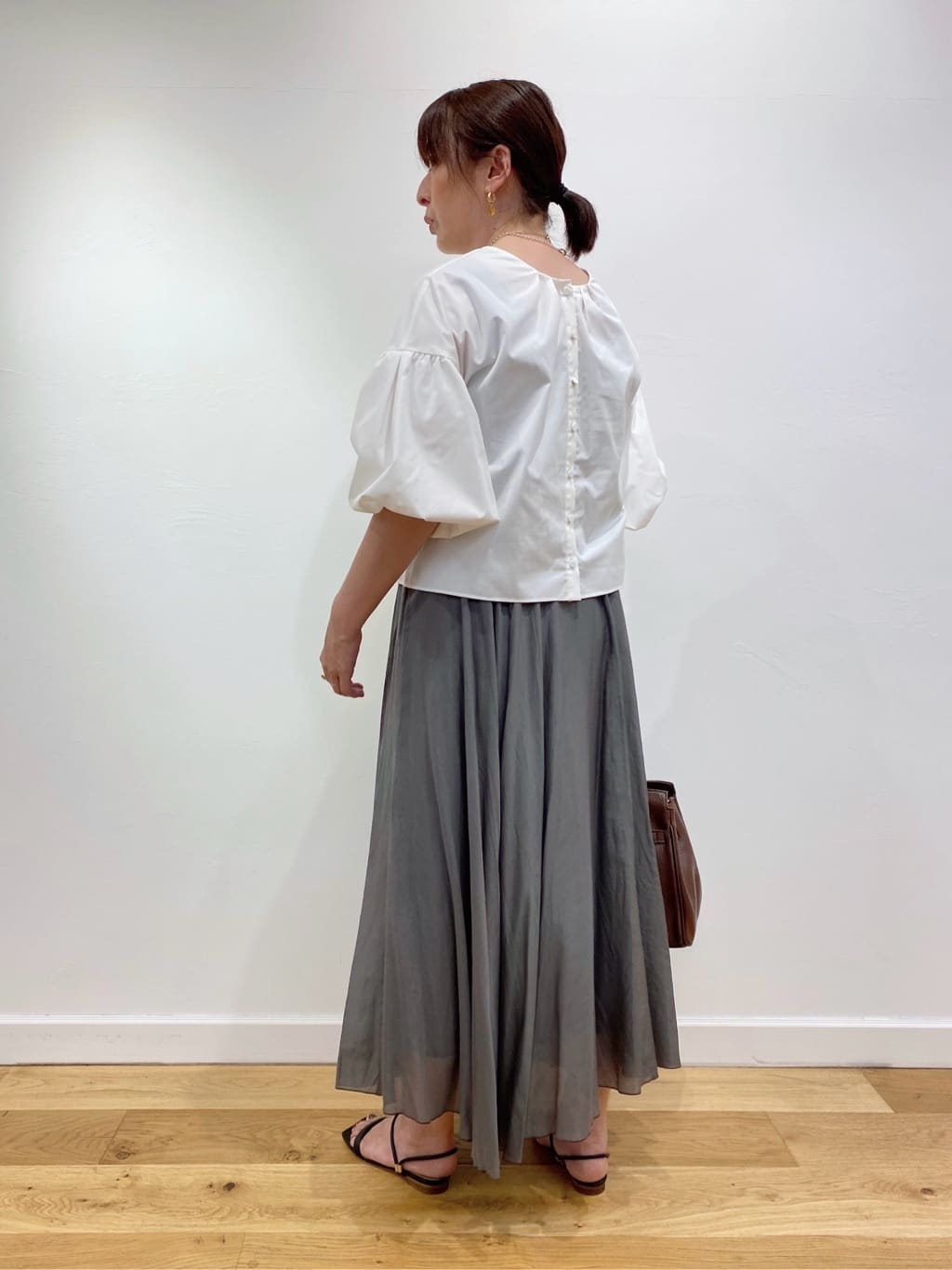Sawaguchiさんの「DRESSTERIOR｜【STORY11月号掲載】レオパードシルクスカーフ」を使ったコーディネート