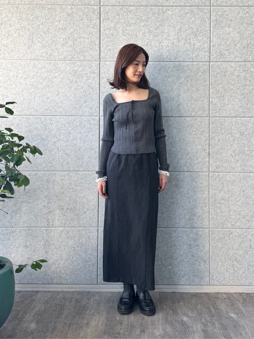 uchi__yamaさんの「CODE A｜pencil sheer skirt」を使ったコーディネート