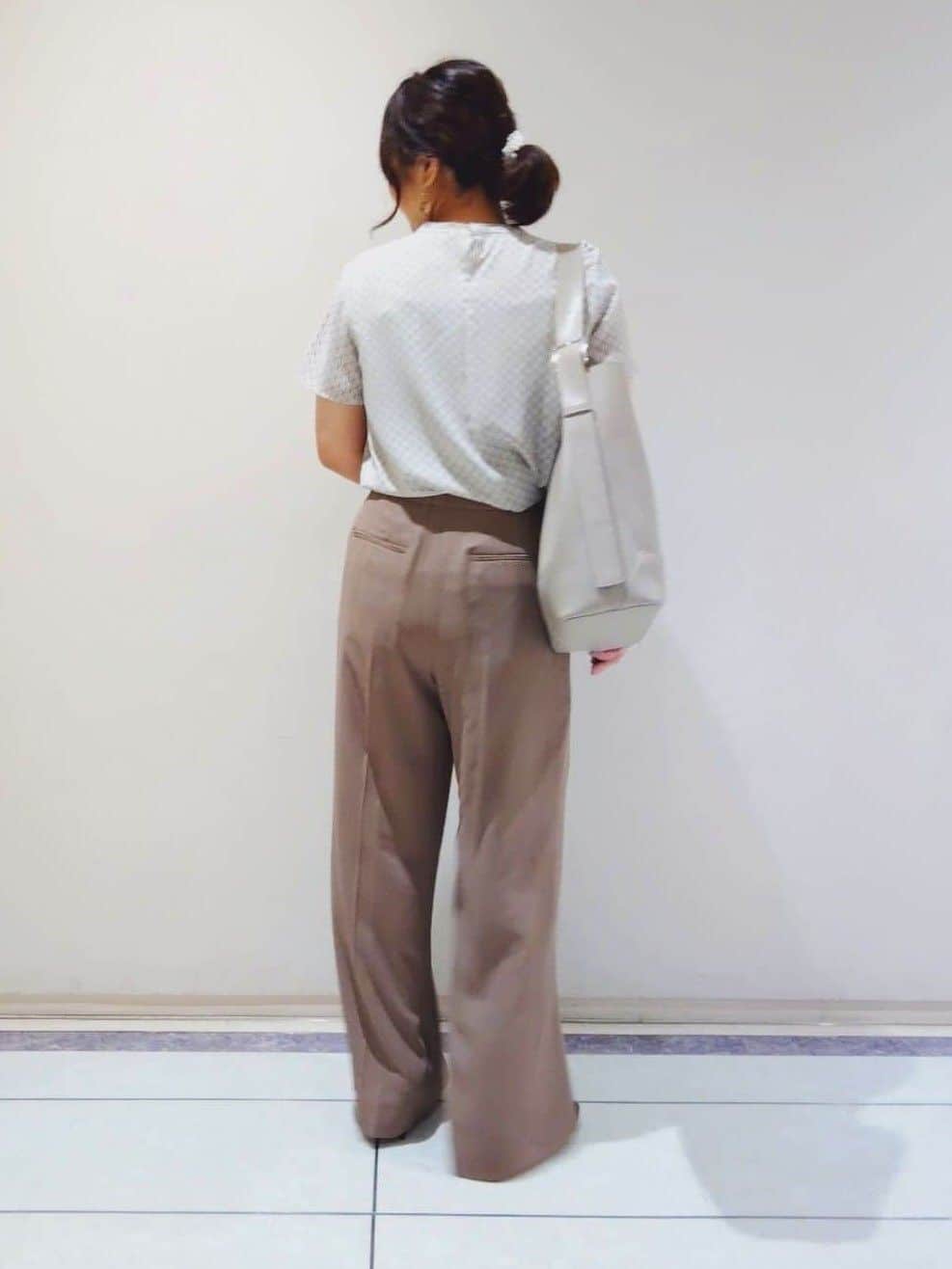 TOMOMIさんの「INDIVI｜【着心地◎！】タックワイドパンツ」を使ったコーディネート