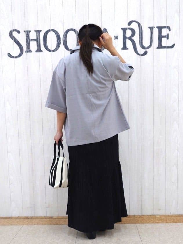 とろろさんの「SHOO･LA･RUE｜【S-LL】後ろ姿も抜かりなく 1枚でサマ見え ティアードワンピース」を使ったコーディネート