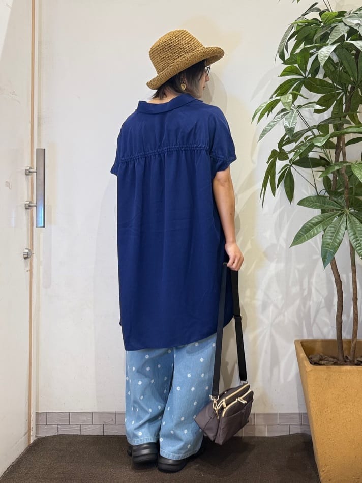 misakiさんの「SHOO･LA･RUE｜【S-LL/体型カバー】さらりとしたタッチが心地よい バックギャザーブラウス」を使ったコーディネート