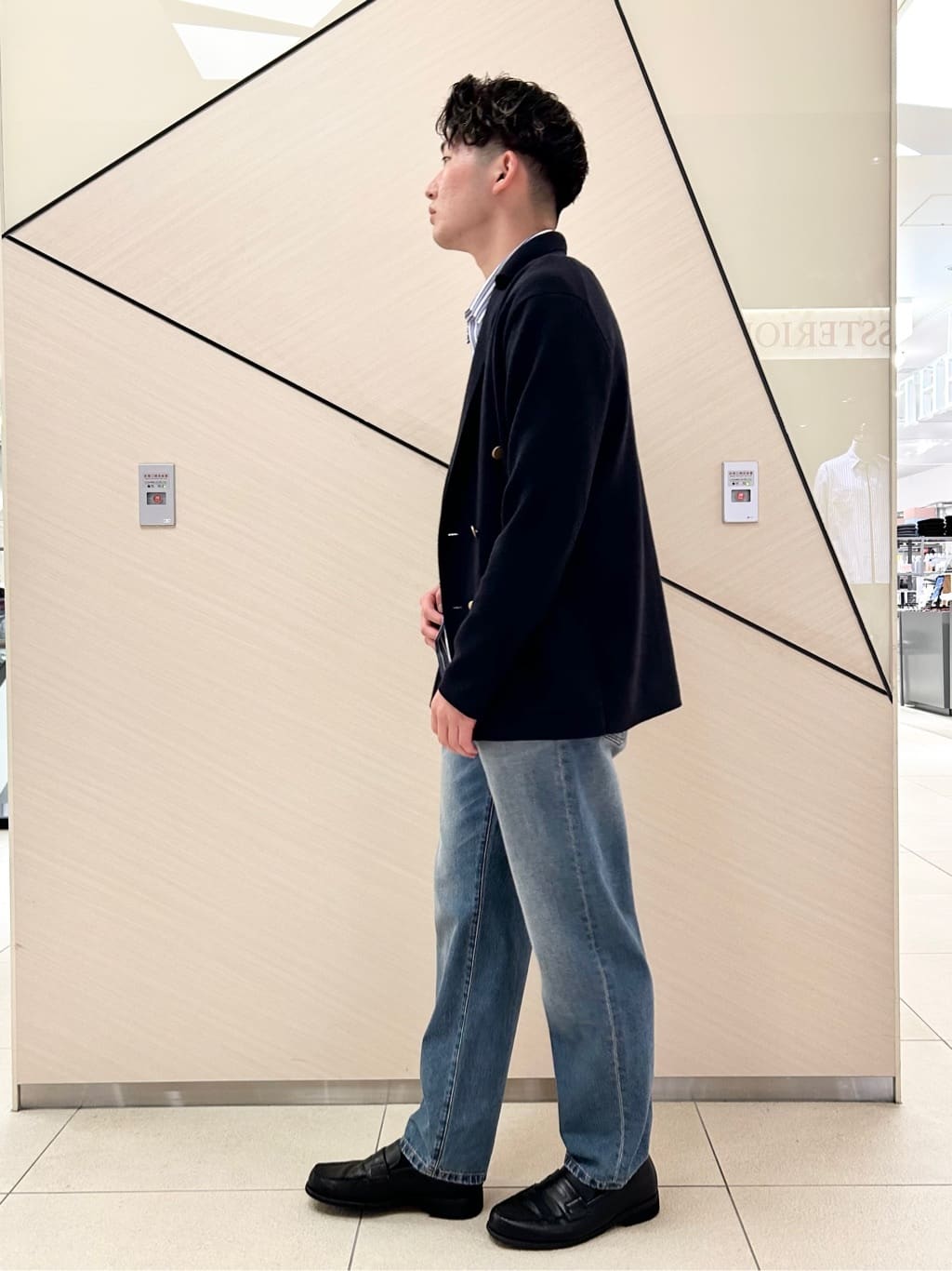 千葉亮太さんの「DRESSTERIOR｜ダブルブレスト ニットジャケット」を使ったコーディネート