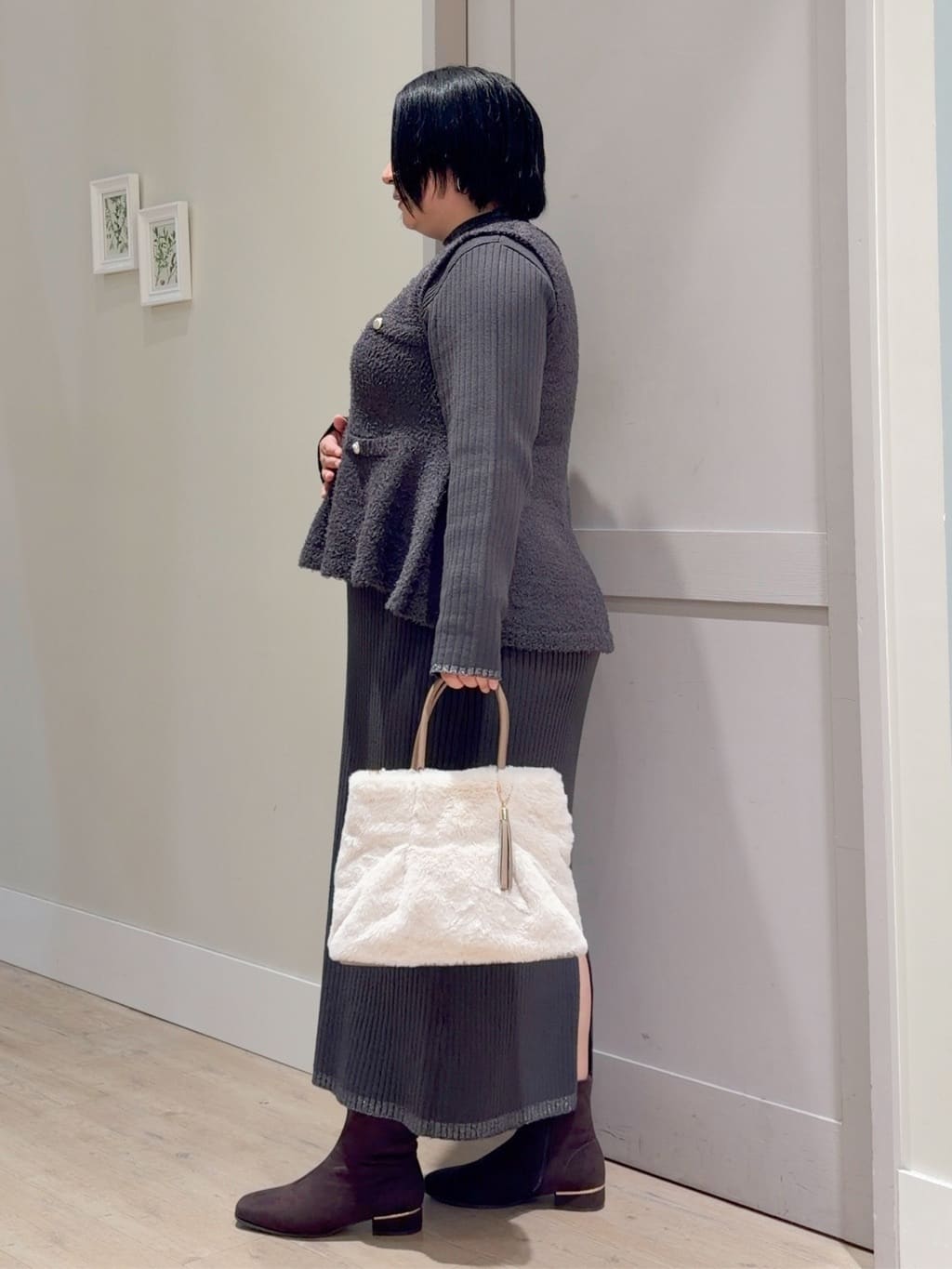 sasaさんの「grove｜【2点SET/体型カバー】一枚で決まる、ペプラムベスト&times;ニットワンピース」を使ったコーディネート