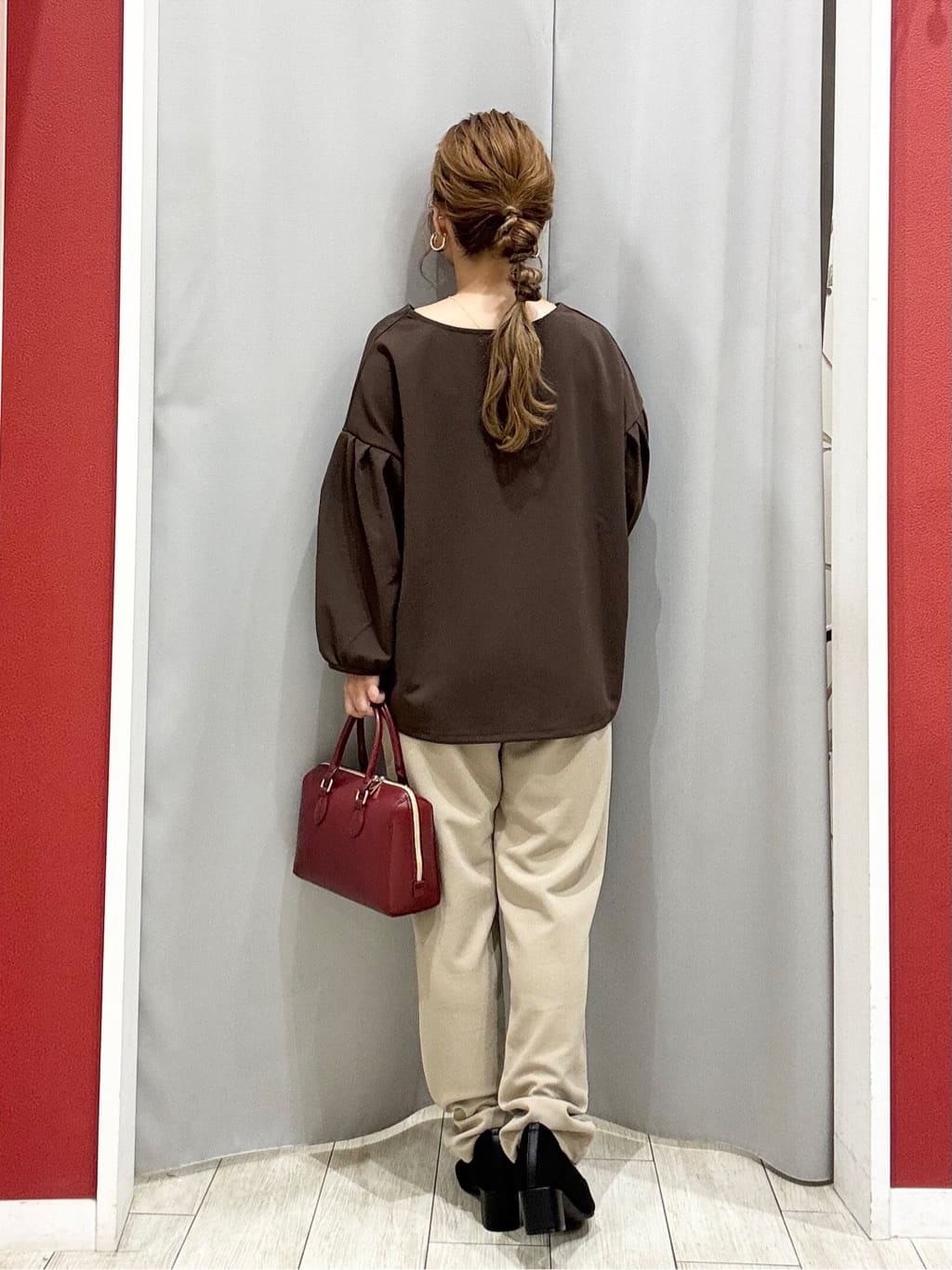 shioさんの「SHOO･LA･RUE｜【2点セット/7分袖】大人のきれい見え お袖タック入りアクセ付きトップス」を使ったコーディネート