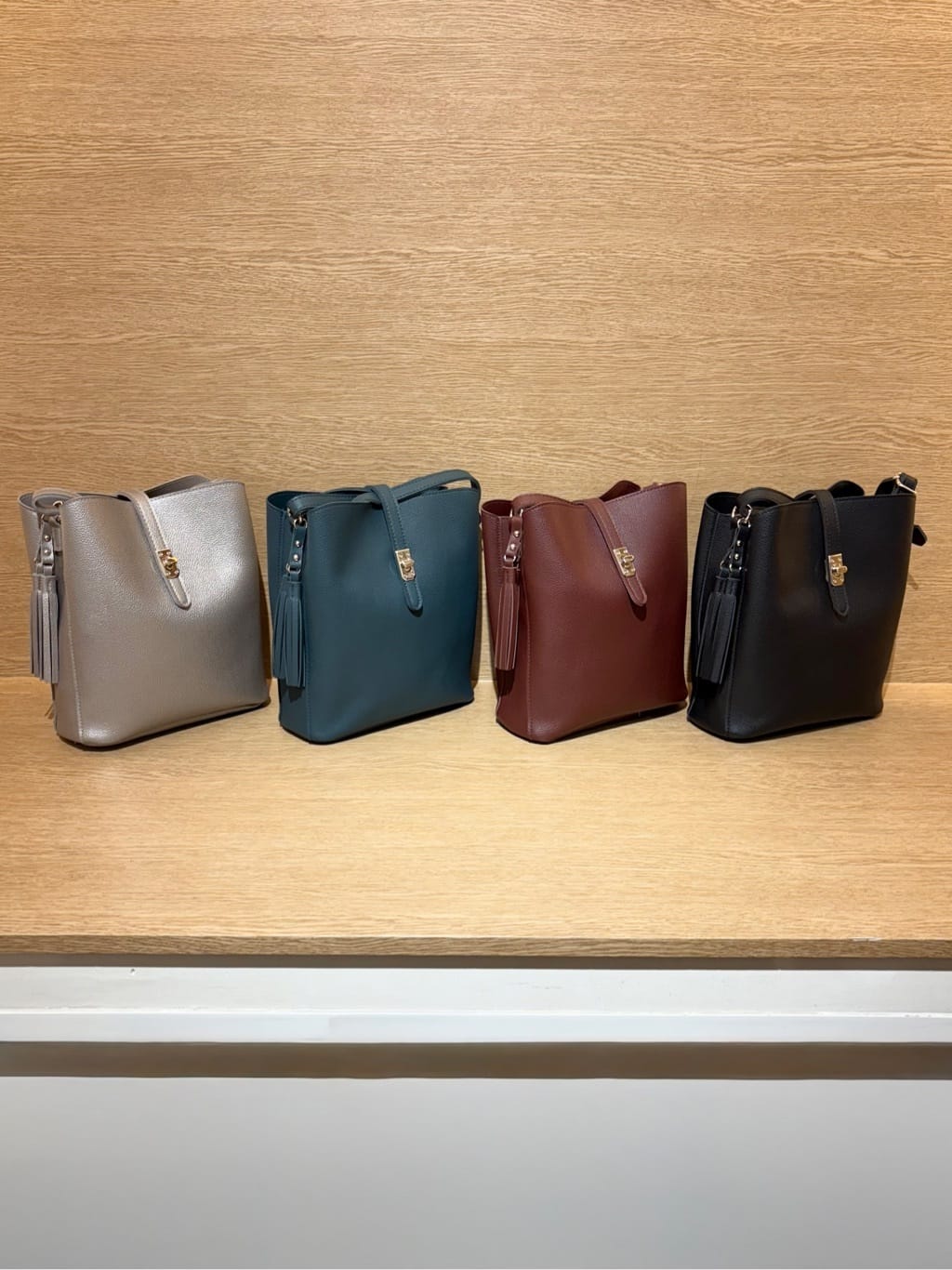 なるみんさんの「grove｜人間工学ベルトタッセル縦型ショルダー」を使ったコーディネート