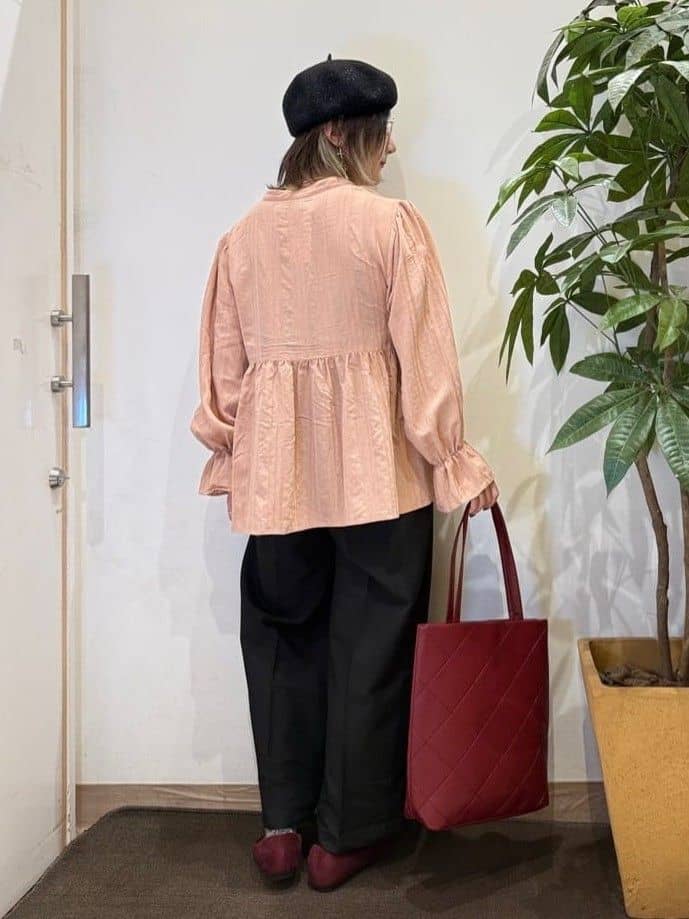 misakiさんの「SHOO･LA･RUE｜【洗濯機可/S-LL】すっきり上品きれい見え タックワイドパンツ」を使ったコーディネート
